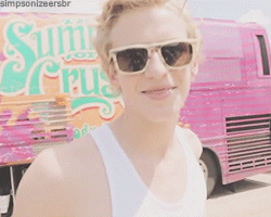 Tenho orgulho de ser Boynizer. Cody me seguiu dia 11/12/11 Nao tenho vergonha de dizer o quanto eu amo o Cody. Ah, e cuidado que eu vou te seduzir.