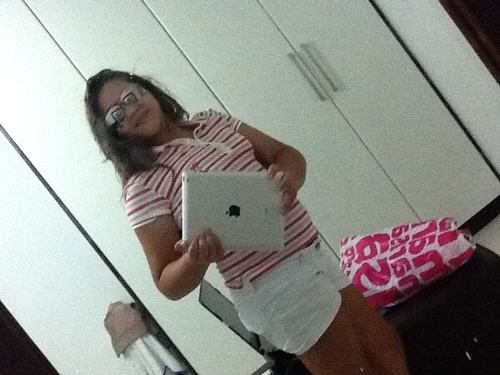 13 anos, aquariana, adoro ficar com meus amigos