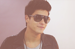 E é nesse seu sorriso e nos teus olhos que eu encontrei a razão da minha existência... @aguiarthur