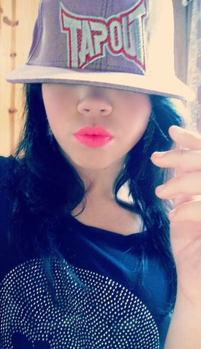 Lee te amo minha linda sua amizade é tudo e de uma coisa te digo sinto muito a sua falta. |
Eu te amo muito minha melhor amiga perfeita :3 p .tua @leelisboa_