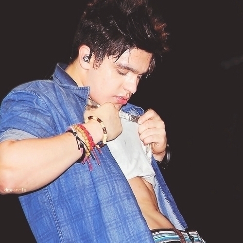 -Nada é tão impossível assim. Acredite. Corra atrás. Você consegue. 
FCO seguido por @LuanSantana *-* Fã club oficializado dia 27/01/11 
Por: @LarissaFrancaa
