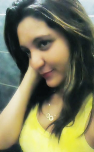 Eu amo as palavras, mas sou completamente apaixonada por atitudes.