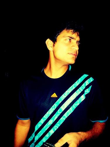 Everything tech. I play Tennis. Foodie. Kopite till I die.