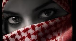 ‏بَعض الكُتب غِلافُها بَسيط ولكنّ المُحتوى كَنزٌ ثَمين،كالبشر تماماً فَلا تَحكم بِالظاهر فَالبعض لا يُعوّض.