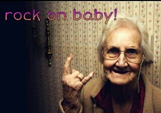 OOOOHH! YESSS IK MAG WEER EEN KIKKER OPENSNIJDEN!!!! Oma, dit is twitter, u moet iets over uzelf vertellen