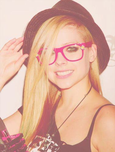 ApknGamze's profile picture. 