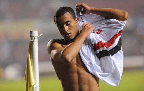 De que vale nossas vidas se não for para os outros? #EuQuero #EuPosso #EuConsigo
Lukete do @Lucasnarede_