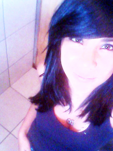 Eu erro. Perco a paciência e me extresso facilmente. Choro por besteira e dou risada do nada.
http://t.co/yomycMuy5A