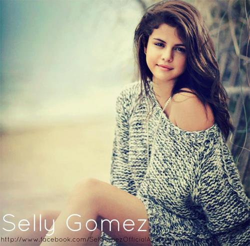 I Love @SelenaGomez she's my IDOL!!  ♥♥