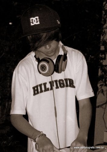 Dj e produtor musical formado :)