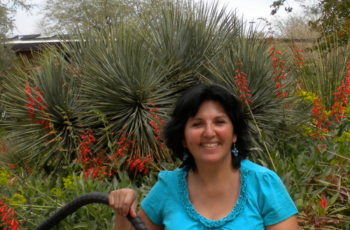 Artist, MFA, K-8 Art Educator 28+yrs, Jewtina, Zionist🇮🇱, Mom, desert gardener. I love🇳🇴