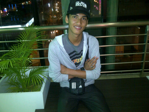 AimanJahiri's profile picture. Jumpa cinta sejati!!:) sweet lorh ;)