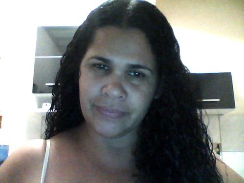 SOU UMA PESSOA Q ADORA FAZER NOVAS AMIZADES SOU SUPER DEPENDENTE E ADORO CONVERSAR..