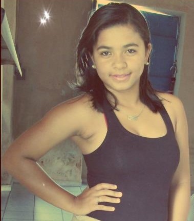 ♔ Quem me vê, me vê sorrindo e vai ser sempre assim .
existem pessoas que querem ser bonitas para chamar a atenção, 
outras desejam a inteligência .