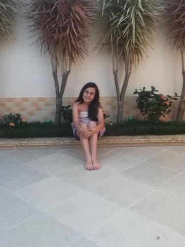 Sou uma menina muito extrovertida ,amiga , carinhosa , alegre .. Adoro minha familia e minhas amigas s2