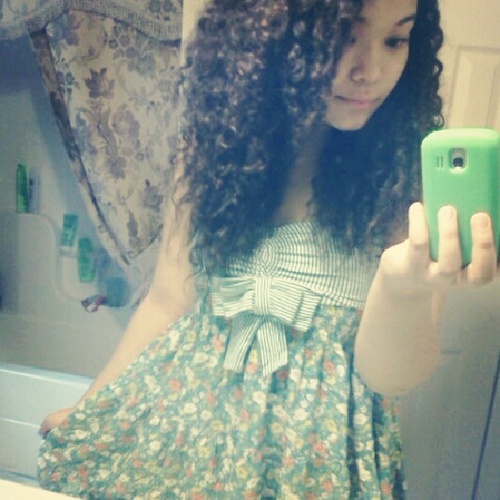 Writes stories and sings on YouTube. Professional fangirl of One Direction an San Ariana Grande. Emotional Teen.