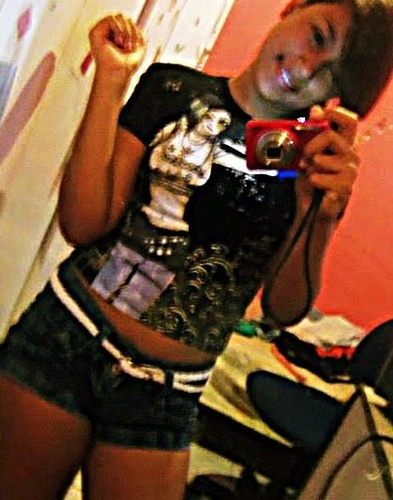 Morenaa lezaa ,siumenta, sincera, bagunseira, carinhosa (..) shaathaa ao extremo! ' meeu abc futebol clube true lovee ♥'