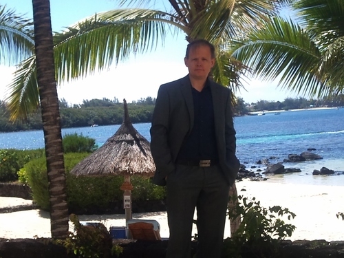 Management consultant, ice hockey referee, powernet worker, likes stand up comedy, travelling & Marstrand. My tweets are personal; No business followers pls !.