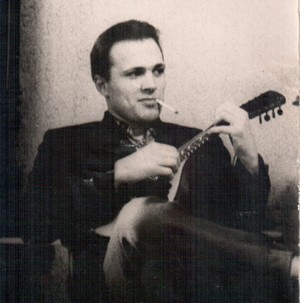 - вы, молодежь, сейчас либо на войне, либо наркоманы. - а ми, дядь, і то, і інше.