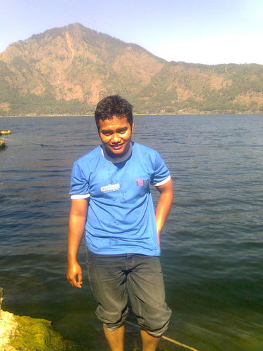 coba ambil jalan tengah,,,, tapi cenderung lari saat semua tambah rumit,,,