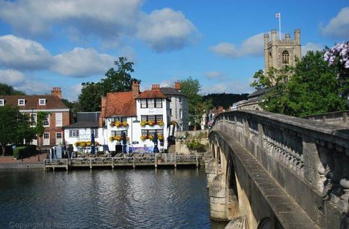 The only riverside pub in Henley-on-Thames. Exciting events hosted all year round. From the Henley Royal Regatta parties in Summer to live music during Winter!