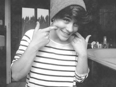 hey my name is jessy, im not a girl ¬¬, i like  COLDPLAY, ,JB, i speak english & spanish:D follow me:]swag  #belieber #smiler i need somebody to love... kiss me
