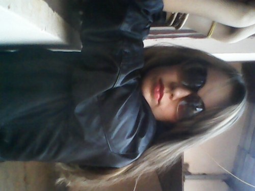 Olá,me chamo Thaina´ ,,mais o povo me chama mais de loirona kk,tenho 14 anos ,
sou sagitariana,e sou muito fa do 
Luan Santana
eu amo ele kk *_* bjssss