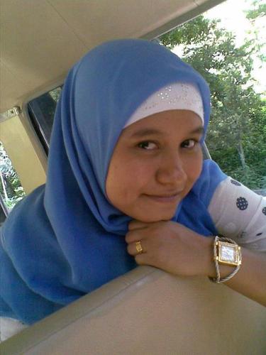 devi_oktasari's profile picture. Teman tertawa itu banyak tapi teman menangis tidak ada