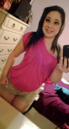 She says wha she wans , doesn give a fuuck wha yu think hoee ! Shee single so niggas spit yo ' gamee. Follow her ' i lovee yu! _giselle (;