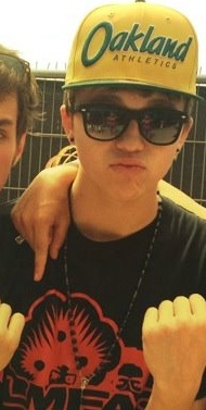 I support IAN THOMAS ^^. @thashuffel --- he's my life, i love youuuu and come to #INDONESIA ;)
