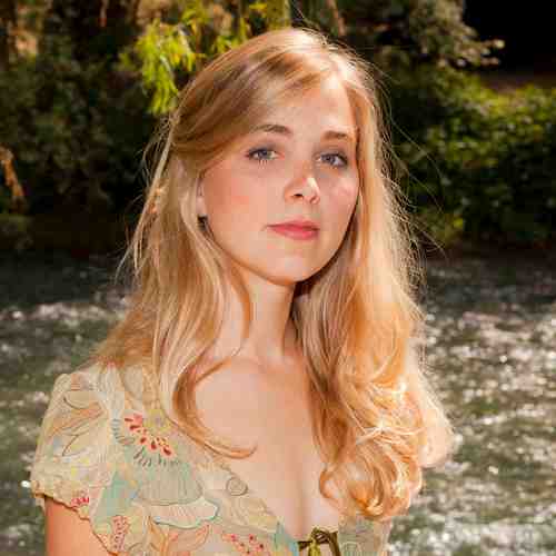 JulieHorora's profile picture. Let's free our Mind.