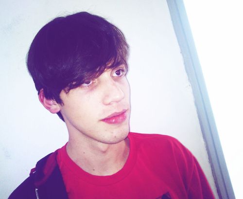 Sou estranho, sou diferente, não sou perfeito e nem quero, mas quero ser feliz do meu jeito