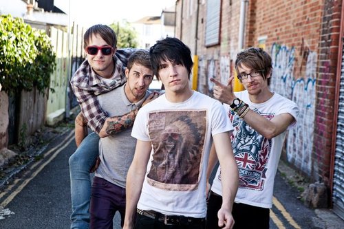 @TheHeadstart Are Amazing!! http://t.co/55b9ZX9M0w http://t.co/zKGEMV82cr. Pop Punk Band :) Run By @FeelsLikeHomeTT