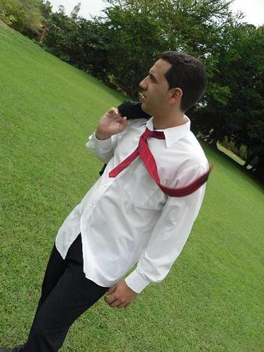 Cantante cubano, nacido en 1984 y graduado en el Instituto Superior de Arte de La Habana en 2008... los espero acá!!!!