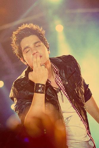 FC criado: 14.01.12 || Queria ter dois corações pois um ñn é o suficiente para ama-ló !  Eu te prometo amor além da vida @luansantana ! Dona: @_isadoriguetto !