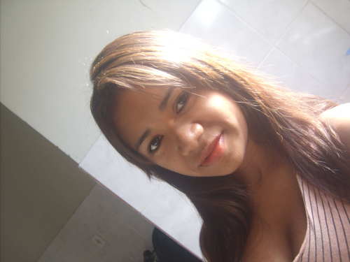 sou linda simpática e inteligente ou seja tudo de bom