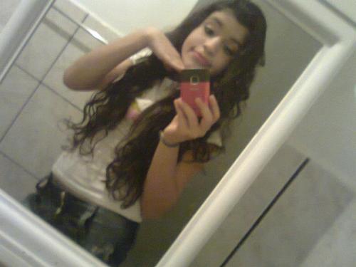 Porque escrever sobre mim se o que eu coloca você vai acredita.. ;p'