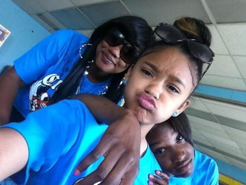 THIS IS MY OFFICIAL ACOOUNT OTHERS FAKE I LOVE MINDLESS BEHAVIOR!!=)