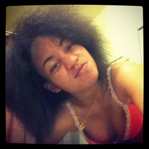 Im in love with the pussy i can never mistreat it .. Slurp me up & Suck me better!! #TeamLesbian .. Mention me for a followback!! @AmericanChild_ has my heart!
