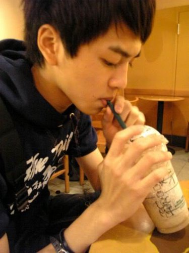 █║▌│█│║▌║││█║▌║▌║ █▌║ 黄色为生活 | 请是你自己 | 你好，我是黃新皓。我从台湾很好的满足你这是我真正的Twitter帐户。我的真实。谢谢所有的假货，只是自己