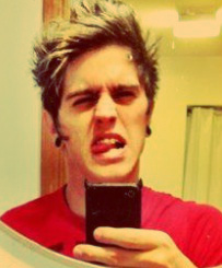 O verdadeiro amor é aquele que suporta a ausência e sobrevive na saudade. Te amo @thomasrestart . Since: 24/04/2011  Dona : Thay.