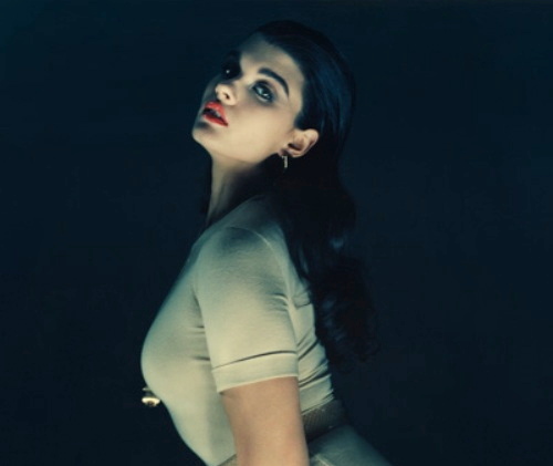 Call girl is such a strong term. I'd rather be known as a lady of the evening to Gotham's elite. I can be anything you want me to be, for a price. (RP/OC/21+)