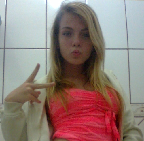 Na vida existem coisas simples e importantes , simples como eu e importante como você ♥♥
