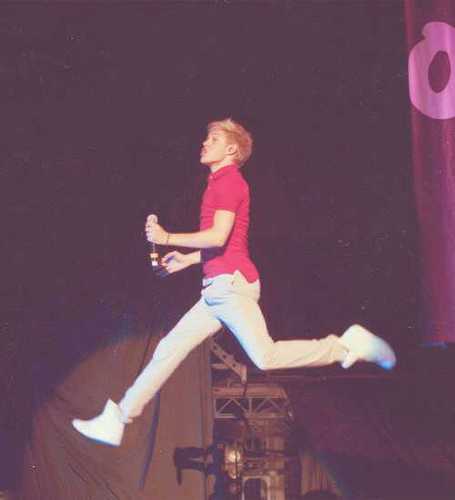 I LOVE Niall from One Direction and it would mean the whole world to me if Niall Horan followed me!!! So u guys please follow me!:)