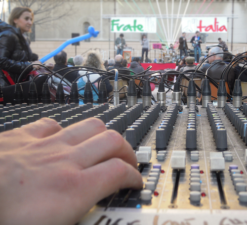 Lighting Technician, Lavoratore dello spettacolo tra pirulini e lucette, recente passato da comunicatore, Educatore convinto, chimico sulla pergamena