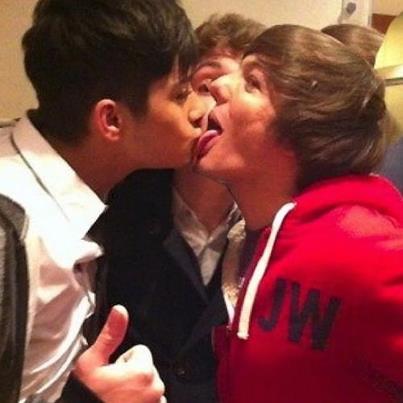 DIRECTIONERS, VAO SE FUDER..