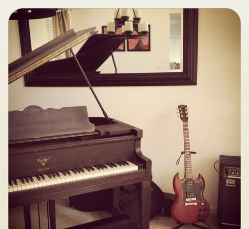 emme_hines's profile picture. 