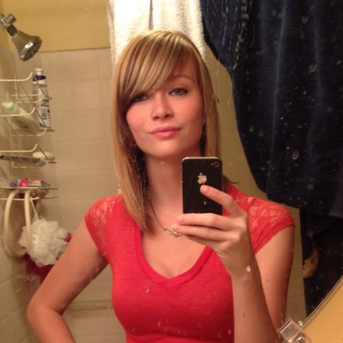 CariTatro's profile picture. 