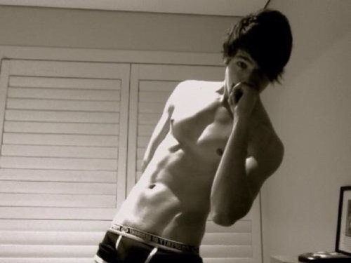 ZaynLiveYoung's profile picture. i get boners ✌.                        http://t.co/PDo4blGwem