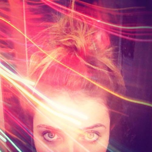 Posso ser de mel, e de veneno. Posso ser muito humana, e muito bicho também. Me morde e eu te como. - Clarice Lispector
